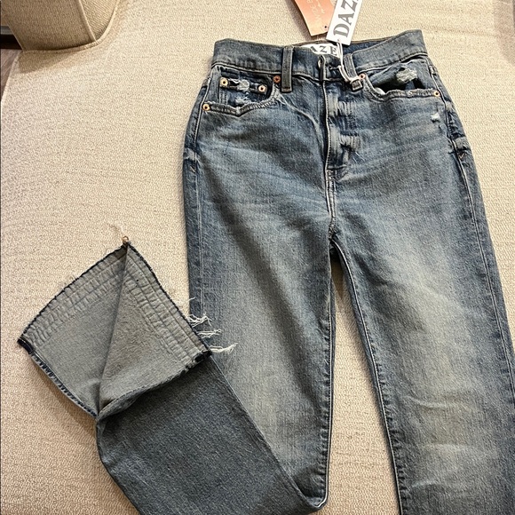 Daze Denim - Daze High-Rise Women's Blue Denim Jeans — Distressed Hem